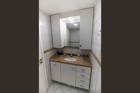 Casa de condomínio à venda com 160m², 3 quartos e 1 vaga Casa de condomínio à venda com 160m², 3 quartos e 1 vagaBanheiro da Suíte