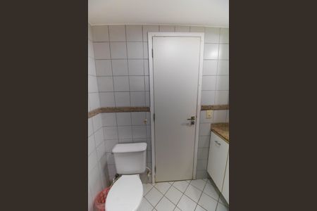 Casa de condomínio à venda com 160m², 3 quartos e 1 vaga Casa de condomínio à venda com 160m², 3 quartos e 1 vagaBanheiro da Suíte