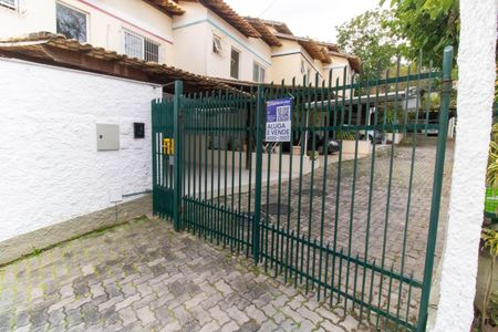 Casa de condomínio à venda com 160m², 3 quartos e 1 vaga Casa de condomínio à venda com 160m², 3 quartos e 1 vagaPlaquinha