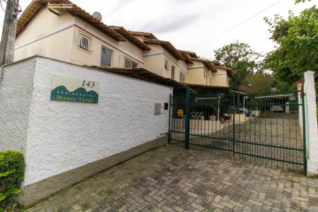 Casa de condomínio à venda com 160m², 3 quartos e 1 vaga Casa de condomínio à venda com 160m², 3 quartos e 1 vagaFachada