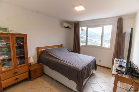 Casa de condomínio à venda com 160m², 3 quartos e 1 vaga Casa de condomínio à venda com 160m², 3 quartos e 1 vagaSuíte