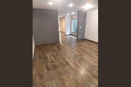 Casa à venda com 226m², 4 quartos e 6 vagas Casa à venda com 226m², 4 quartos e 6 vagasFoto 04