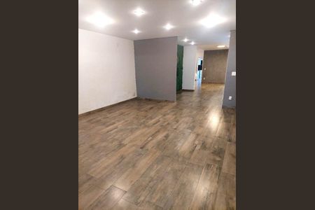 Casa à venda com 226m², 4 quartos e 6 vagasFoto 02