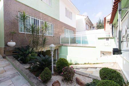 Casa à venda com 152m², 3 quartos e 3 vagas Casa à venda com 152m², 3 quartos e 3 vagasEntrada