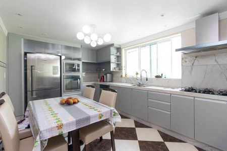 Casa à venda com 152m², 3 quartos e 3 vagas Casa à venda com 152m², 3 quartos e 3 vagasCozinha