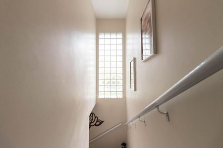 Casa à venda com 152m², 3 quartos e 3 vagas Casa à venda com 152m², 3 quartos e 3 vagasEscada