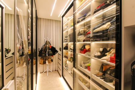 Apartamento à venda com 105m², 2 quartos e 1 vaga Apartamento à venda com 105m², 2 quartos e 1 vagaCloset da Suíte 2