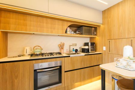 Apartamento à venda com 105m², 2 quartos e 1 vaga Apartamento à venda com 105m², 2 quartos e 1 vagaCozinha e Área de Serviço