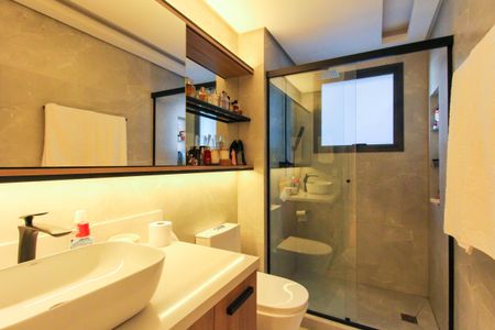 Apartamento à venda com 105m², 2 quartos e 1 vaga Apartamento à venda com 105m², 2 quartos e 1 vagaBanheiro da Suíte 2