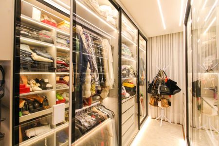 Apartamento à venda com 105m², 2 quartos e 1 vaga Apartamento à venda com 105m², 2 quartos e 1 vagaCloset