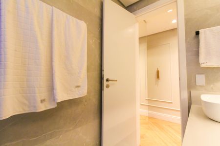 Apartamento à venda com 105m², 2 quartos e 1 vaga Apartamento à venda com 105m², 2 quartos e 1 vagaBanheiro Social