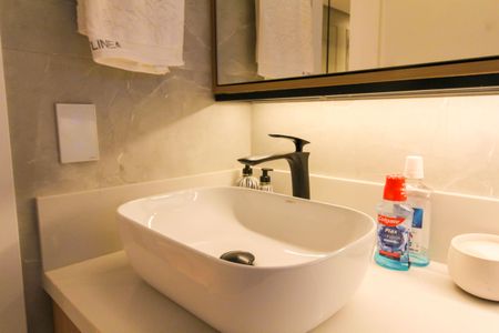 Apartamento à venda com 105m², 2 quartos e 1 vaga Apartamento à venda com 105m², 2 quartos e 1 vagaBanheiro Social