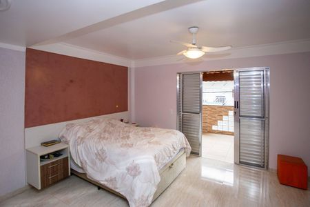 Casa à venda com 215m², 3 quartos e 2 vagasSuíte 2