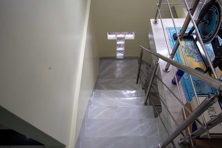 Casa à venda com 215m², 3 quartos e 2 vagasEscada