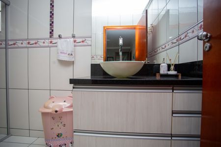 Casa à venda com 215m², 3 quartos e 2 vagasBanheiro da Suíte 1