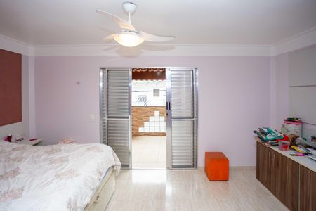 Casa à venda com 215m², 3 quartos e 2 vagasSuíte 2