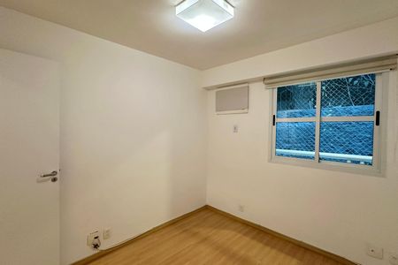 Apartamento à venda com 99m², 3 quartos e 2 vagas Apartamento à venda com 99m², 3 quartos e 2 vagasQuarto 01