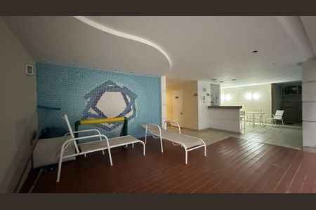 Apartamento à venda com 99m², 3 quartos e 2 vagas Apartamento à venda com 99m², 3 quartos e 2 vagasPiscina