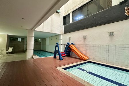 Apartamento à venda com 99m², 3 quartos e 2 vagas Apartamento à venda com 99m², 3 quartos e 2 vagasPiscina