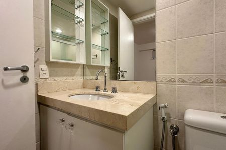 Apartamento à venda com 99m², 3 quartos e 2 vagas Apartamento à venda com 99m², 3 quartos e 2 vagasBanheiro da Suíte