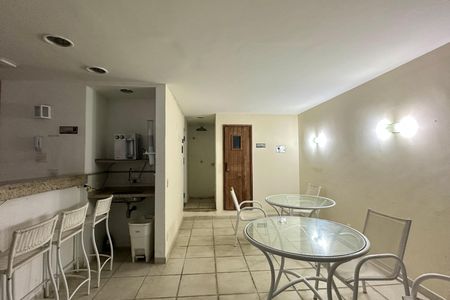 Apartamento à venda com 99m², 3 quartos e 2 vagas Apartamento à venda com 99m², 3 quartos e 2 vagasPiscina
