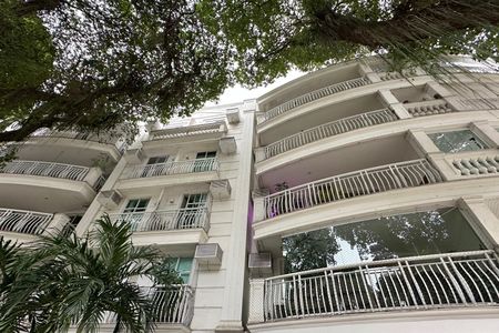 Apartamento à venda com 99m², 3 quartos e 2 vagas Apartamento à venda com 99m², 3 quartos e 2 vagasFachada