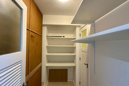 Apartamento à venda com 99m², 3 quartos e 2 vagas Apartamento à venda com 99m², 3 quartos e 2 vagasÁrea de Serviço