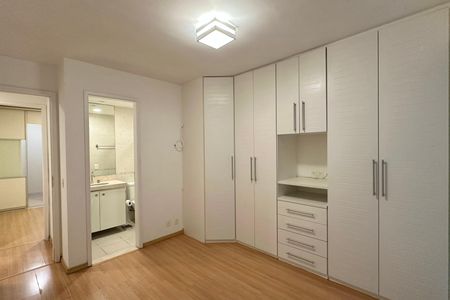 Apartamento à venda com 99m², 3 quartos e 2 vagas Apartamento à venda com 99m², 3 quartos e 2 vagasSuíte