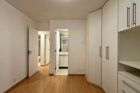 Apartamento à venda com 99m², 3 quartos e 2 vagas Apartamento à venda com 99m², 3 quartos e 2 vagasSuíte