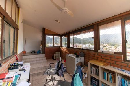 Casa à venda com 287m², 4 quartos e 3 vagas Casa à venda com 287m², 4 quartos e 3 vagasQuarto 3