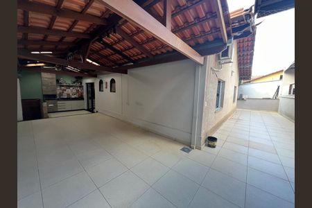 Casa para alugar com 310m², 4 quartos e 4 vagas