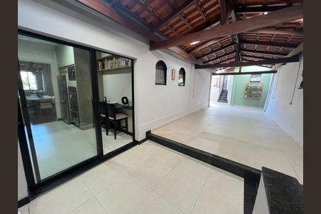 Casa para alugar com 310m², 4 quartos e 4 vagas