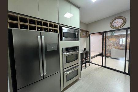 Casa para alugar com 310m², 4 quartos e 4 vagas