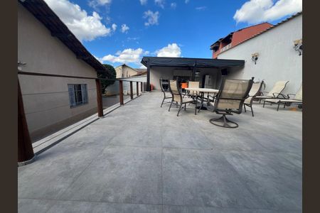 Casa para alugar com 310m², 4 quartos e 4 vagas