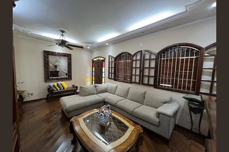 Casa para alugar com 310m², 4 quartos e 4 vagas