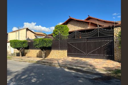 Casa para alugar com 310m², 4 quartos e 4 vagas