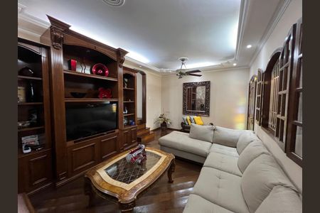 Casa para alugar com 310m², 4 quartos e 4 vagas