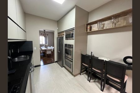 Casa para alugar com 310m², 4 quartos e 4 vagas