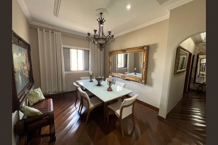 Casa para alugar com 310m², 4 quartos e 4 vagas