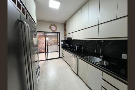 Casa para alugar com 310m², 4 quartos e 4 vagas