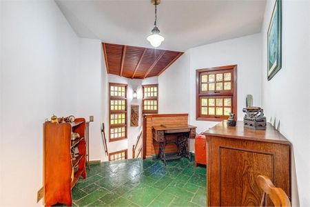 Casa à venda com 3 quartos, 250m² em Jardim Marajoara, São Paulo