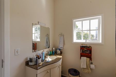 Casa à venda com 270m², 3 quartos e 2 vagasBanheiro da Suíte 2