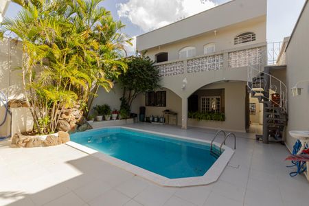 Casa à venda com 270m², 3 quartos e 2 vagasPiscina