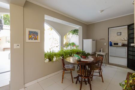 Casa à venda com 270m², 3 quartos e 2 vagasChurrasqueira