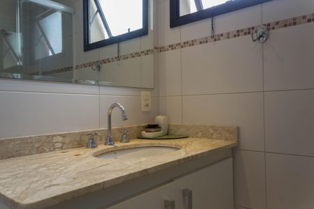 Apartamento à venda com 138m², 3 quartos e 3 vagas Apartamento à venda com 138m², 3 quartos e 3 vagasBanheiro da Suíte 1