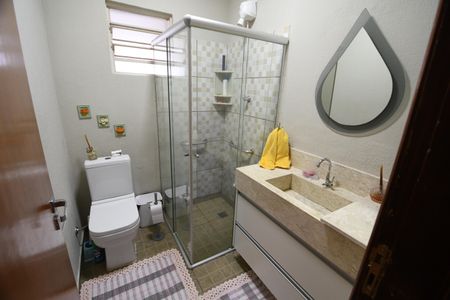 Casa à venda com 255m², 2 quartos e 2 vagasBanheiro