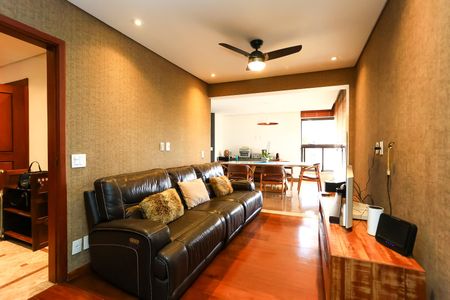 Apartamento à venda com 240m², 4 quartos e 4 vagas Apartamento à venda com 240m², 4 quartos e 4 vagasSala 2