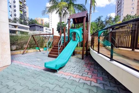 Apartamento à venda com 240m², 4 quartos e 4 vagas Apartamento à venda com 240m², 4 quartos e 4 vagasÁrea comum