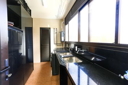 Apartamento à venda com 240m², 4 quartos e 4 vagas Apartamento à venda com 240m², 4 quartos e 4 vagasCozinha