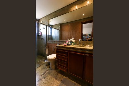 Apartamento à venda com 240m², 4 quartos e 4 vagas Apartamento à venda com 240m², 4 quartos e 4 vagasBanheiro do Quarto 3